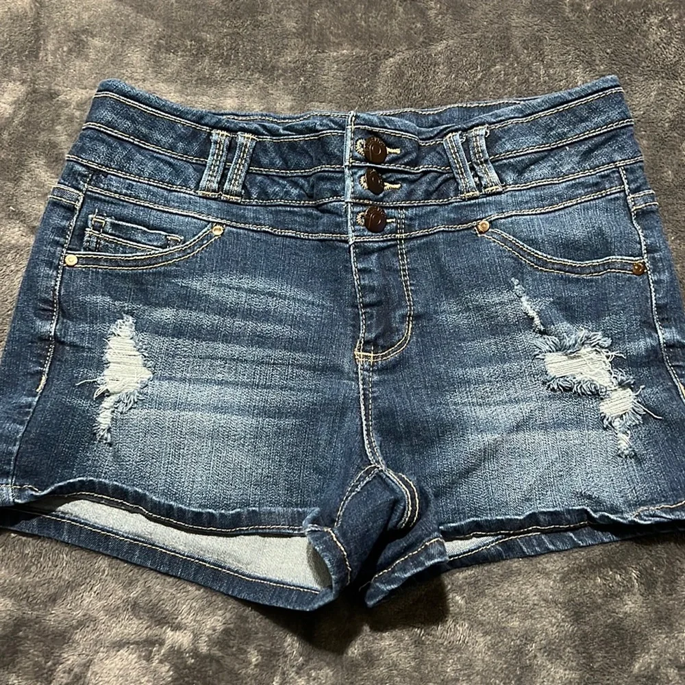 Shorts - Picture 1 of 3